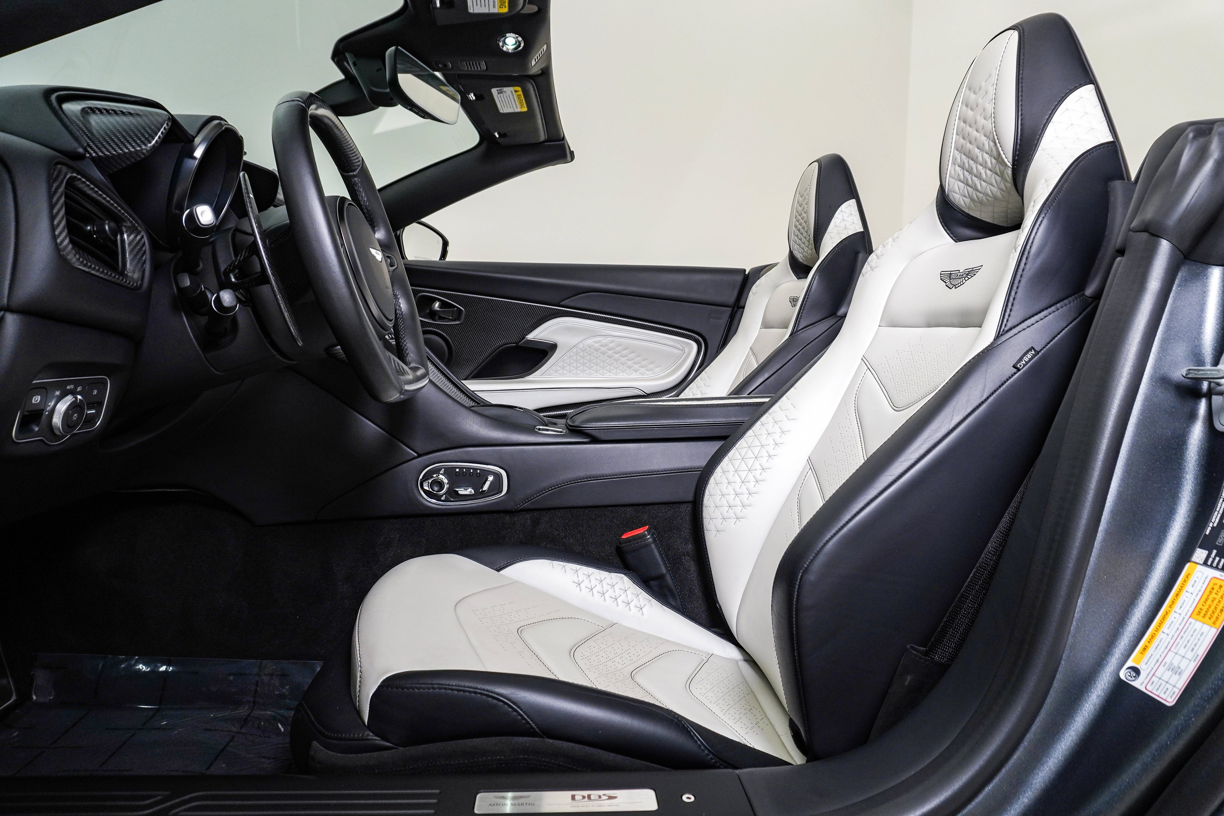 Used 2023 Aston Martin DBS Superleggera Volante RWD image 23