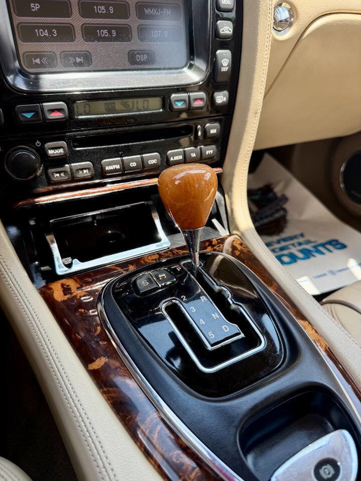 Used 2006 Jaguar XJ Vanden Plas image 17