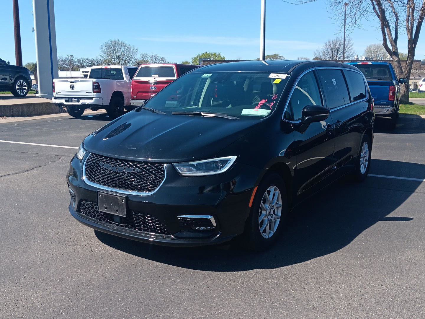 Used 2024 Chrysler Pacifica Touring-L FWD image 10