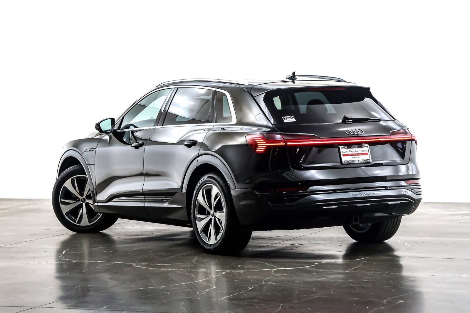 Used 2024 Audi Q8 e-tron Premium Plus image 13