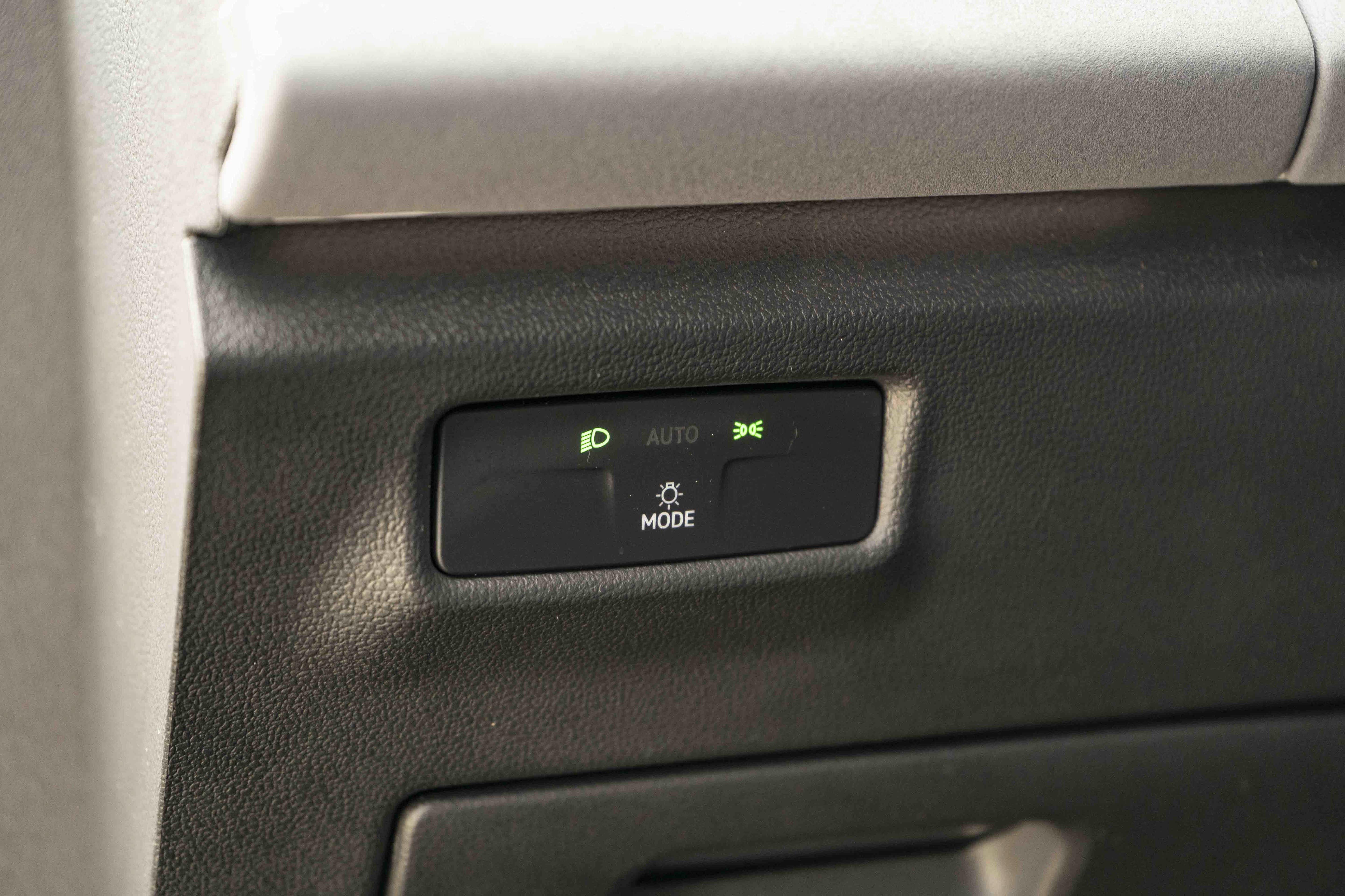 Certified 2026 Volkswagen Tiguan SE R-Line FWD image 35