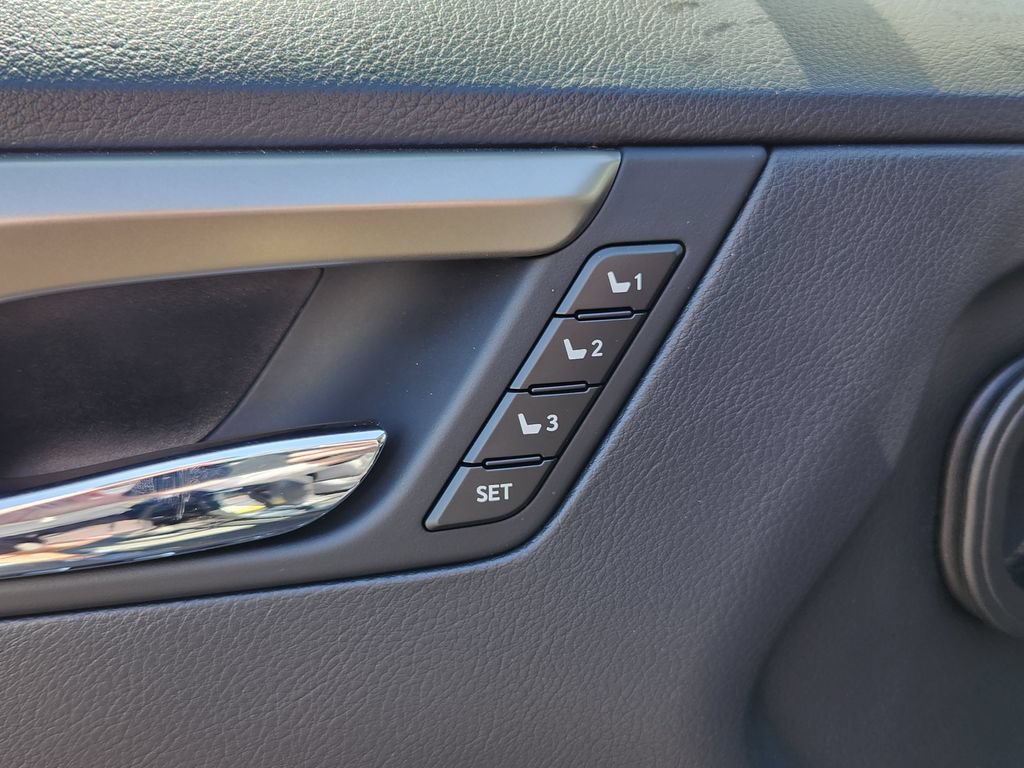Used 2020 Lexus RX 350L Premium w/ Premium Package AWD/4WD image 28
