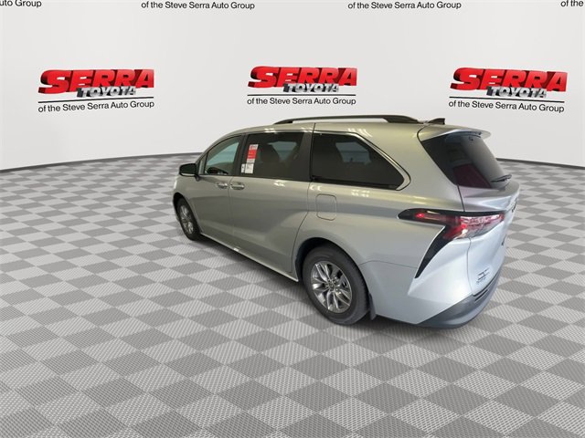 New 2025 Toyota Sienna XLE image 7