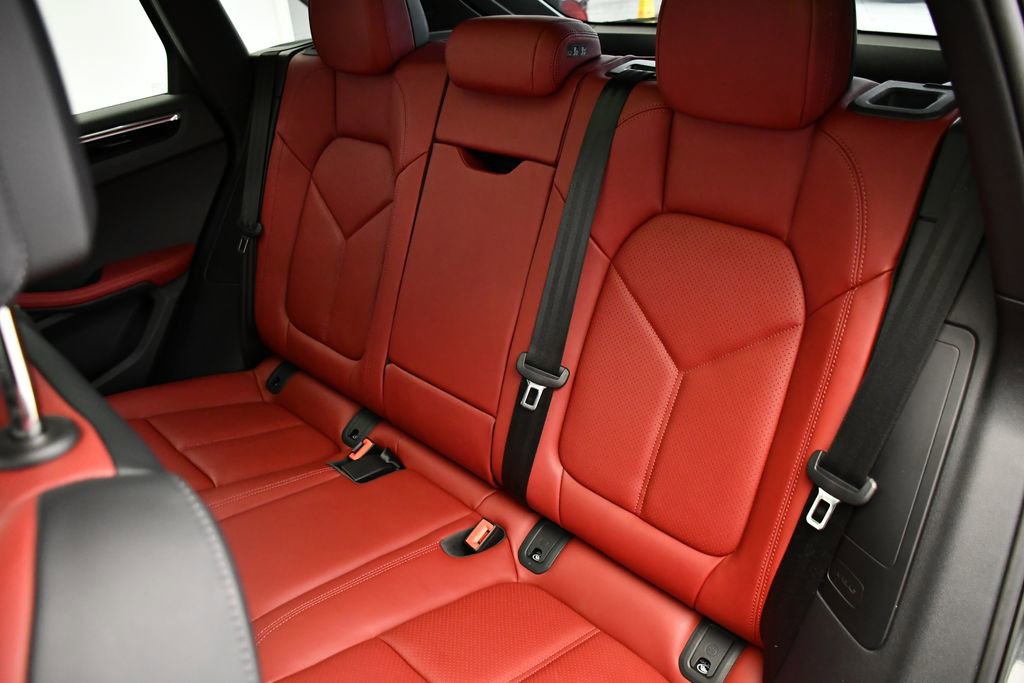 Certified 2025 Porsche Macan image 46