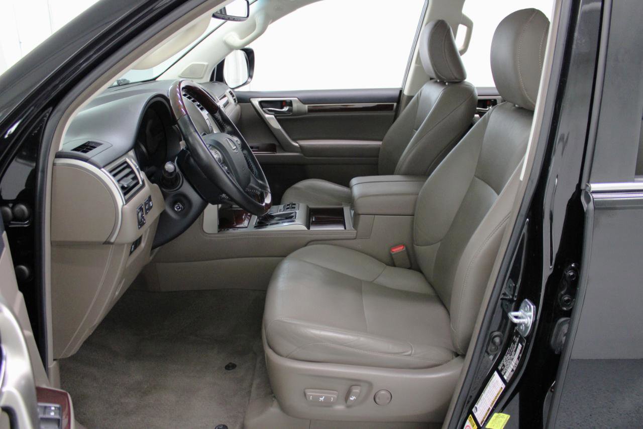 Used 2017 Lexus GX 460 Premium w/ Premium Package image 33