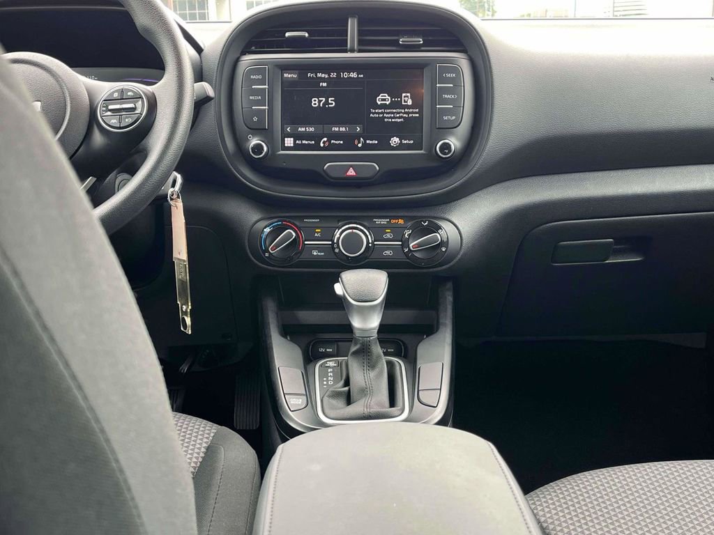 Used 2025 Kia Soul LX w/ LX Technology Package FWD image 3