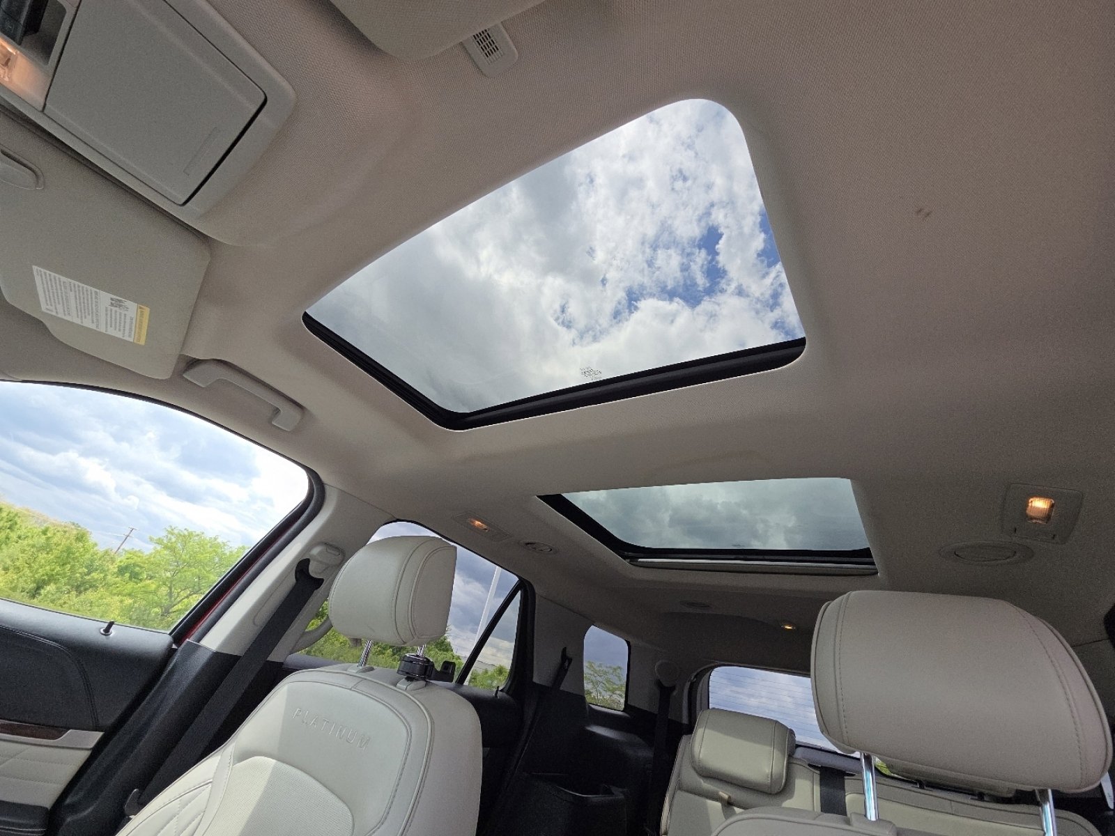 Used 2016 Ford Explorer Platinum AWD/4WD image 3