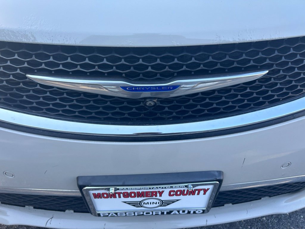 Used 2019 Chrysler Pacifica Limited w/ Advanced Safetytec Group FWD image 14