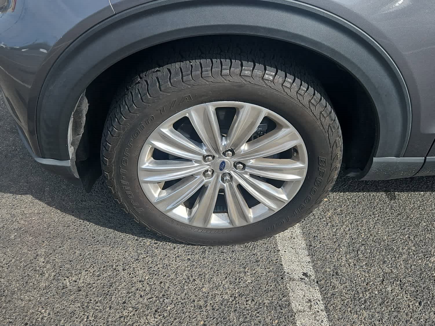 Used 2021 Ford Explorer Limited w/ Hybrid Equipment Group 310A image 3