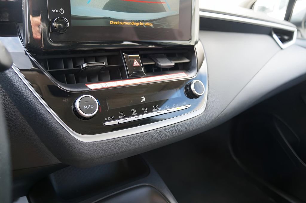 Used 2025 Toyota Corolla LE image 24