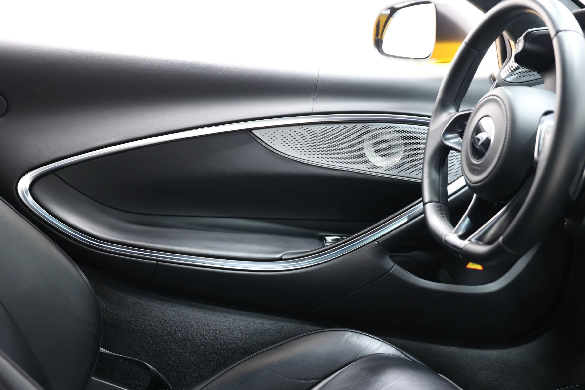 Used 2023 McLaren Artura RWD image 76