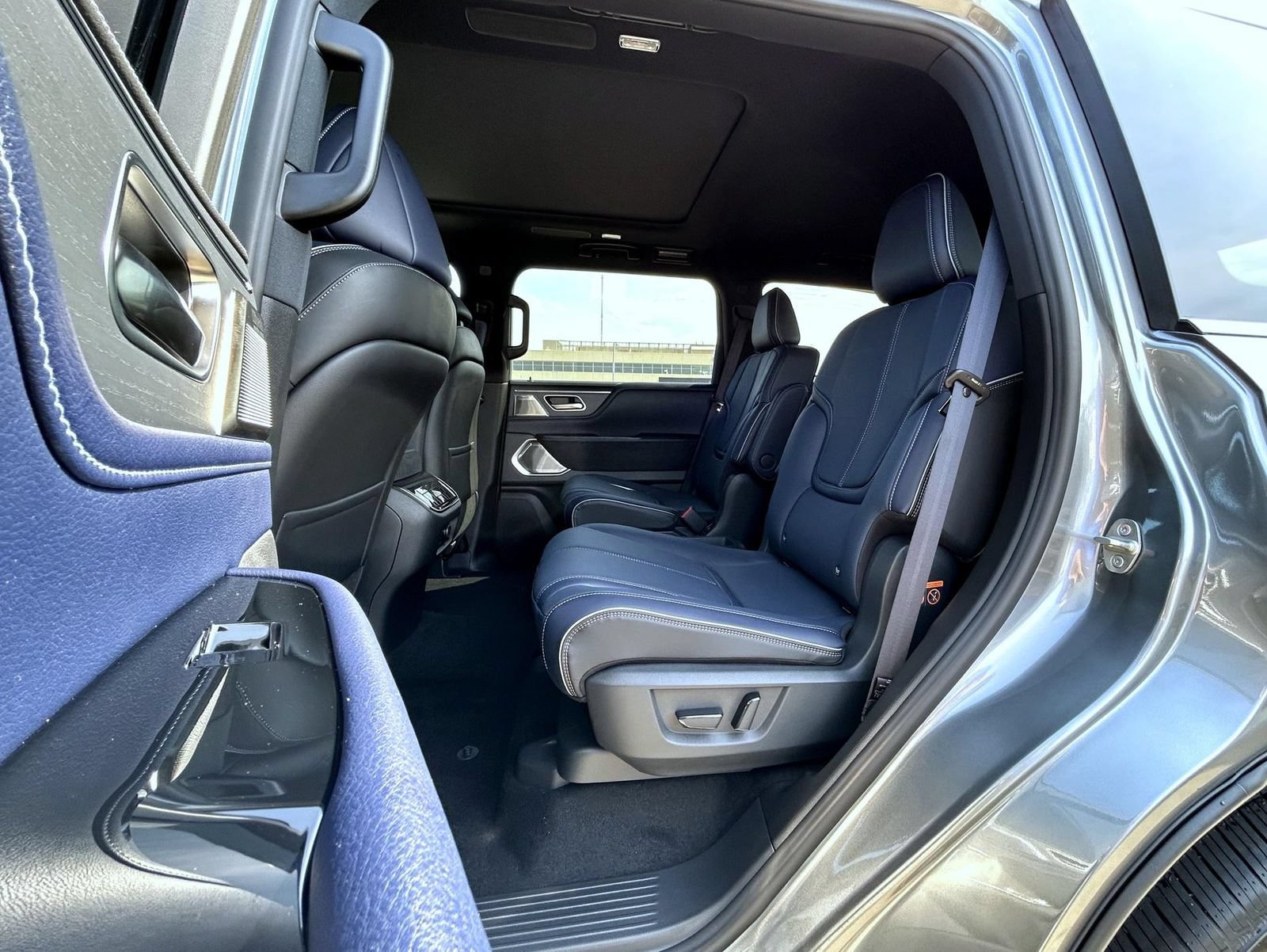 New 2027 INFINITI QX80 Sensory w/ Sport Exterior Package AWD/4WD image 21
