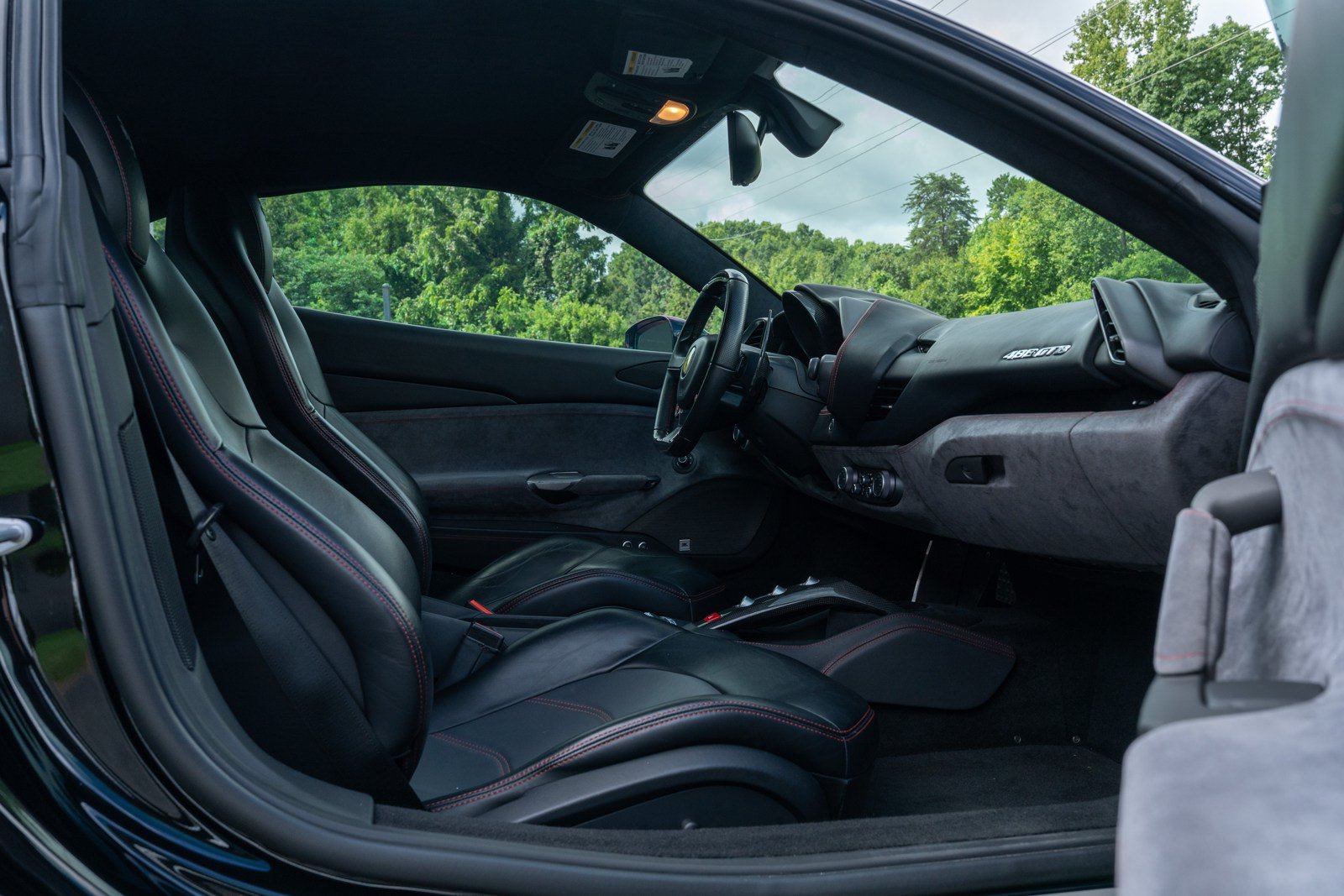 Used 2018 Ferrari 488 GTB RWD image 50