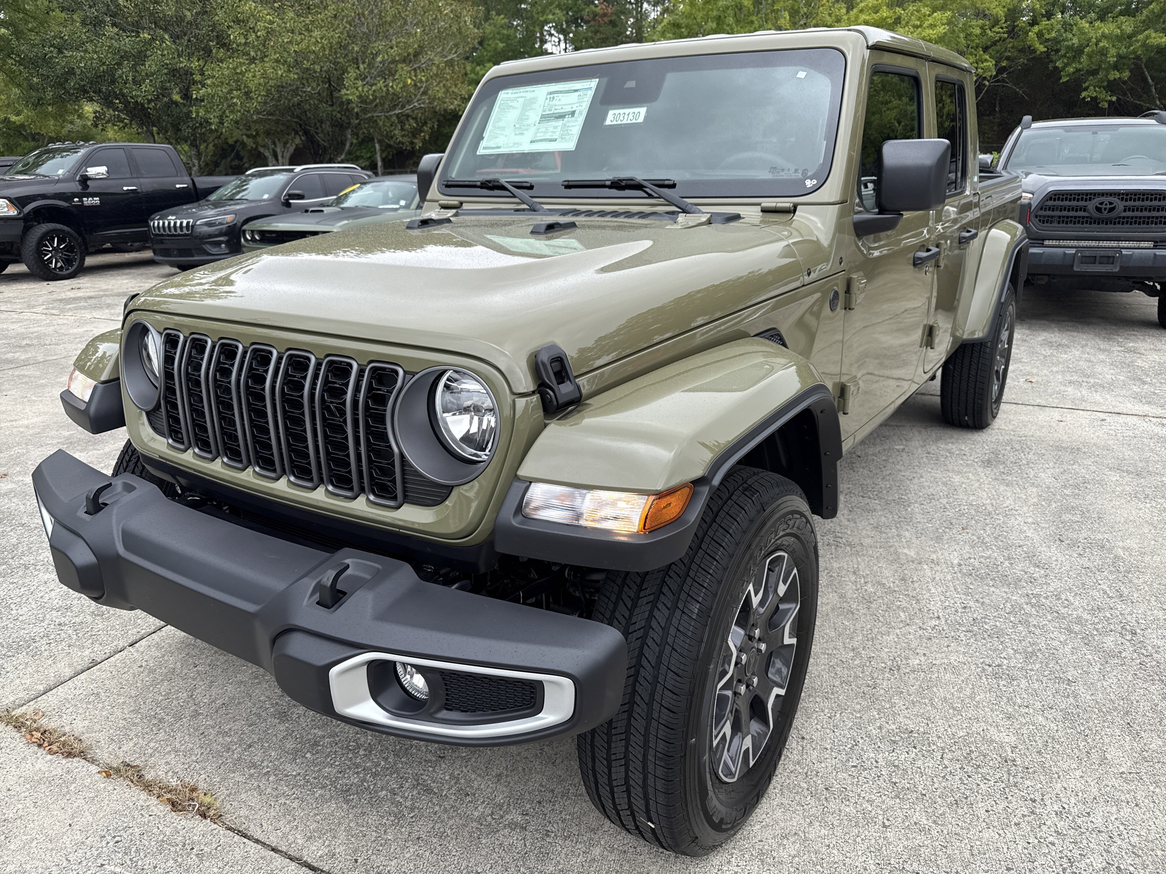 New 2025 Jeep Gladiator Sport w/ Premium Package image 3