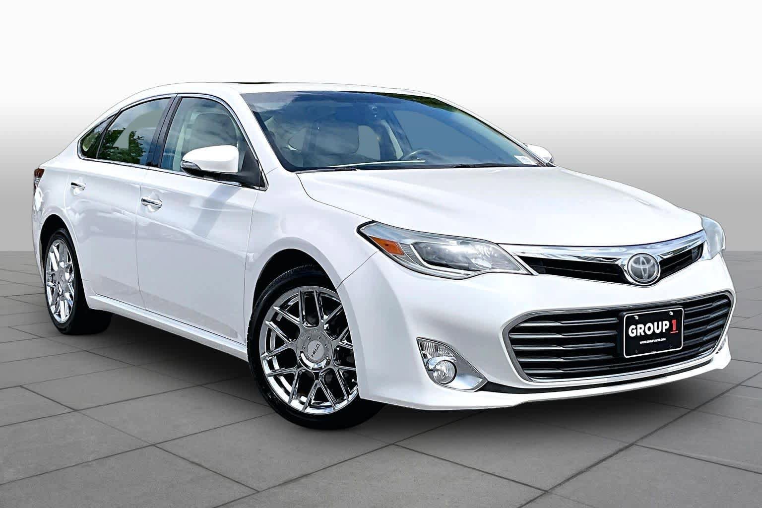 Used 2013 Toyota Avalon Limited w/ Technology Pkg FWD image 3