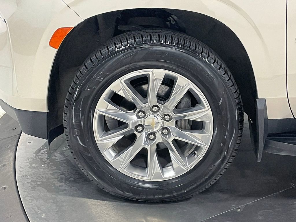 Used 2023 Chevrolet Suburban Premier AWD/4WD image 17