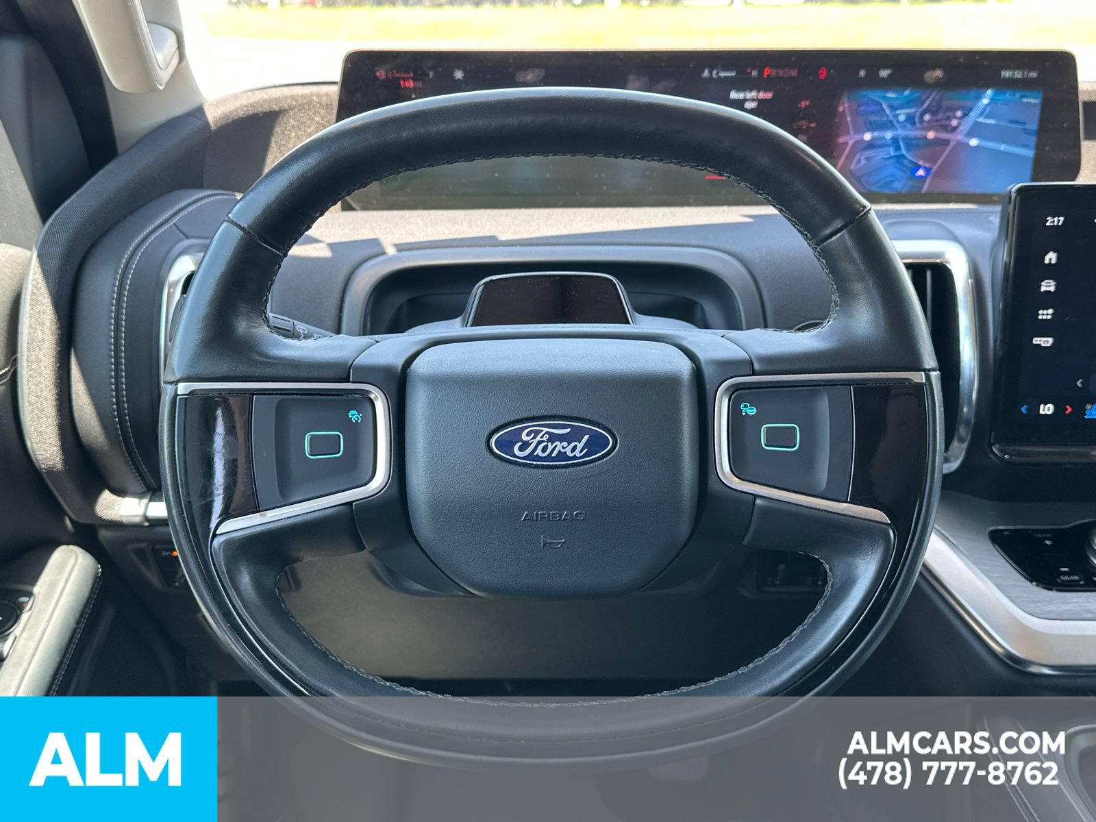 Used 2025 Ford Expedition Platinum w/ Driver's Package AWD/4WD image 32