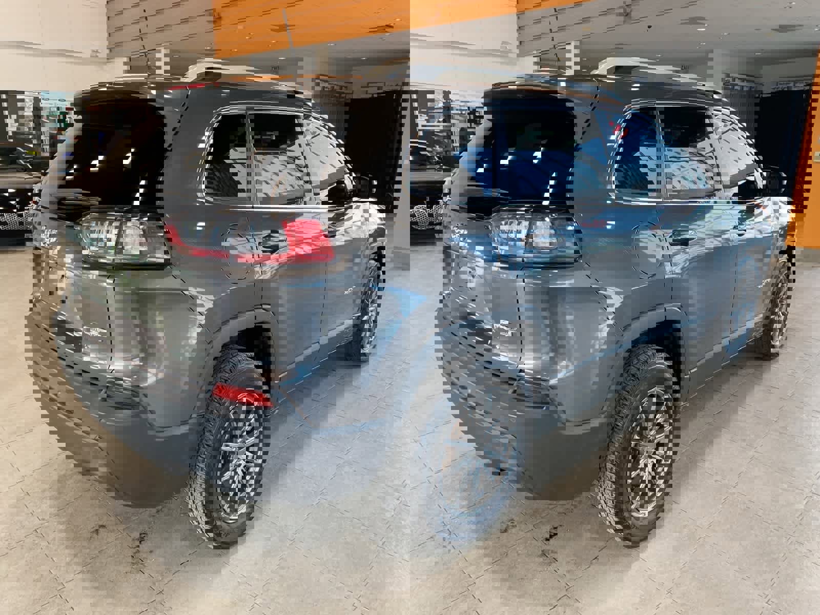 Used 2021 Jeep Cherokee Latitude Lux w/ Comfort/Convenience Group image 5