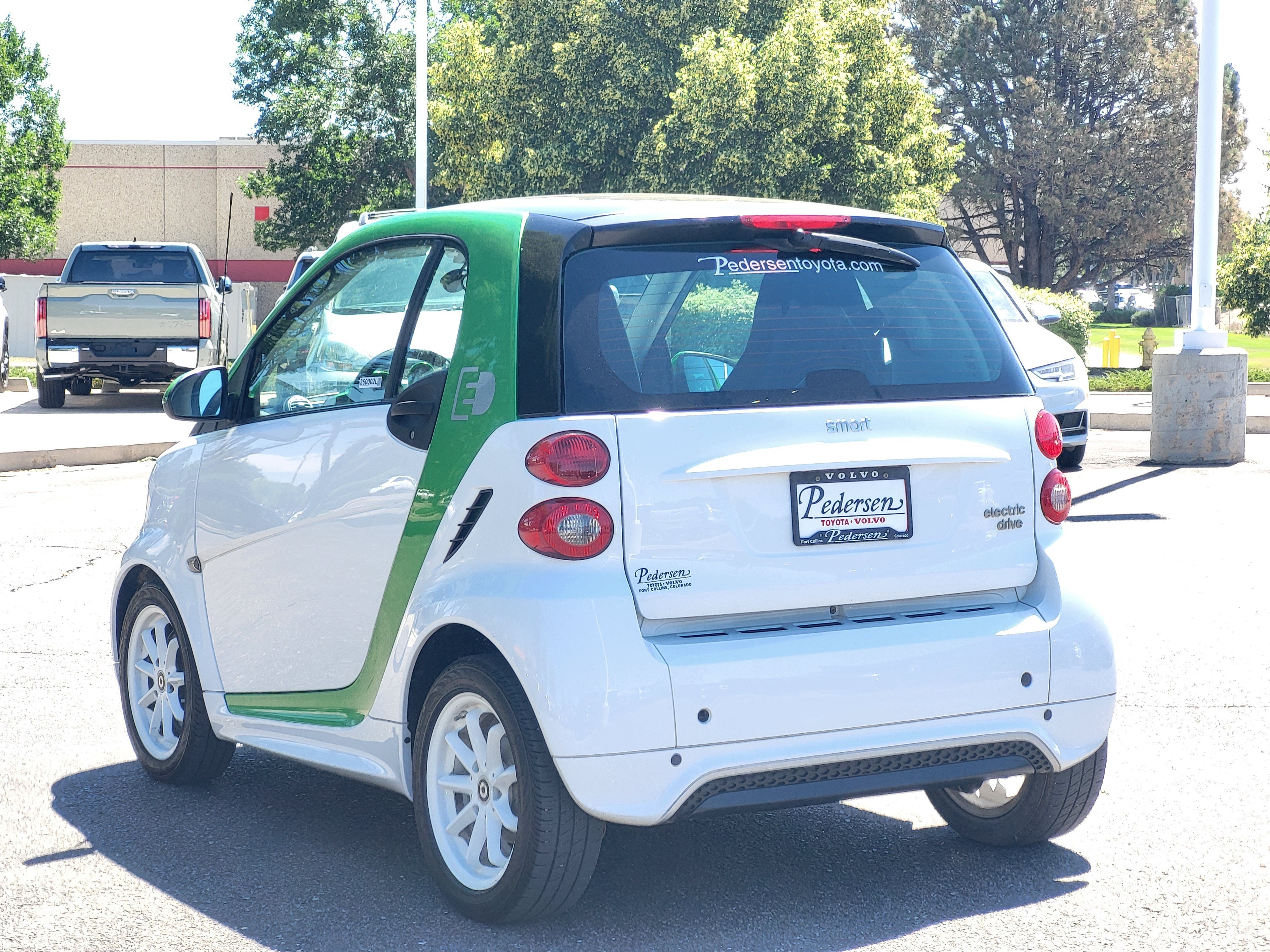 Used 2015 smart fortwo passion RWD image 3