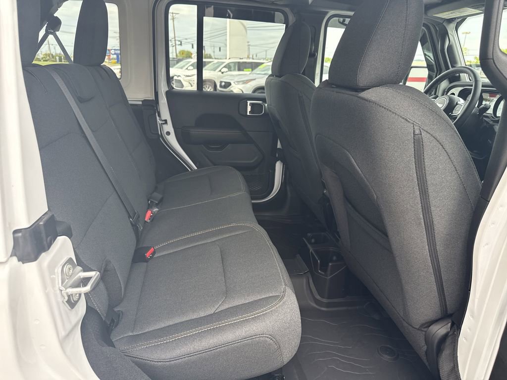 Used 2025 Jeep Wrangler Unlimited Sahara AWD/4WD image 14