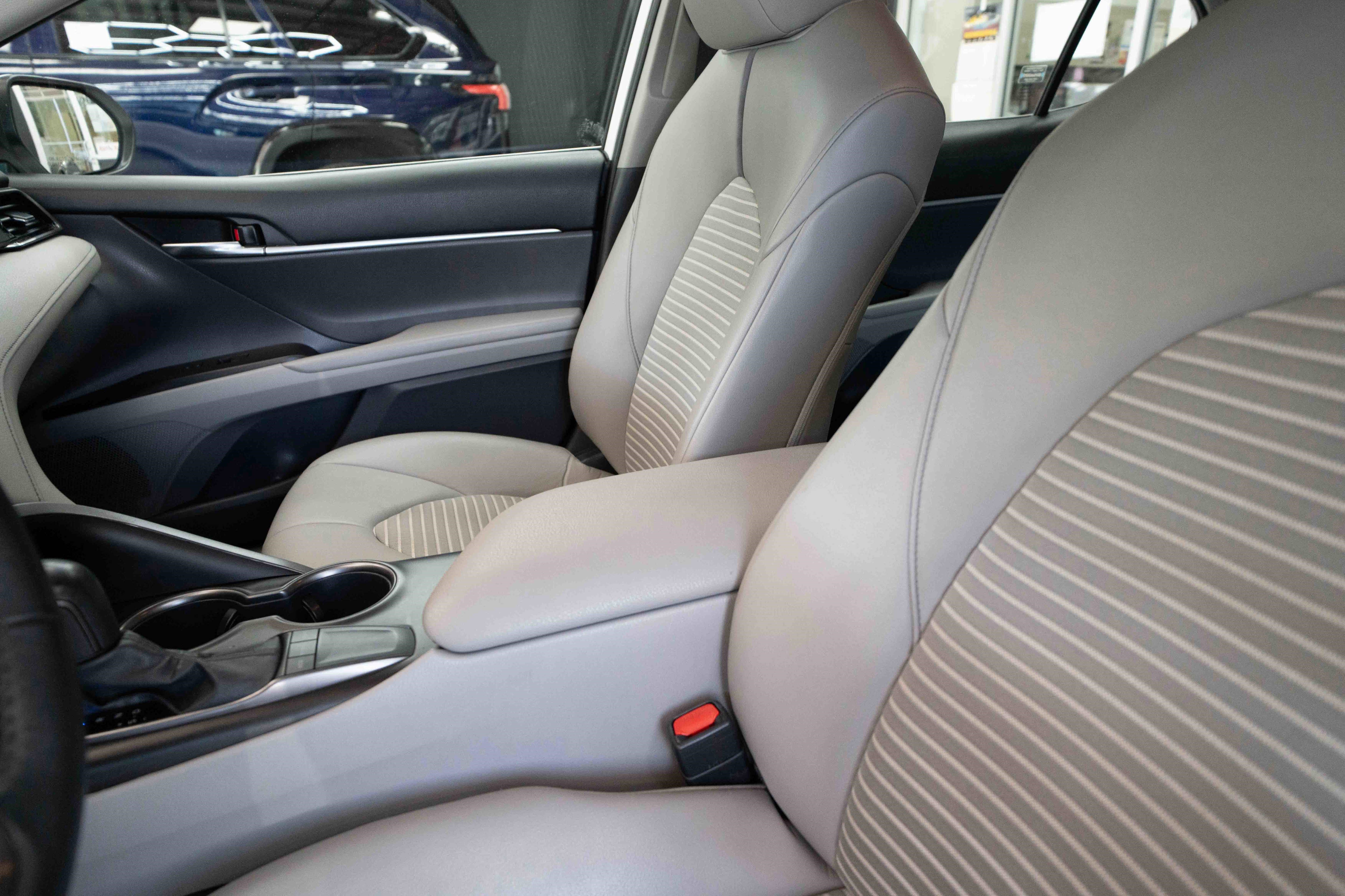 Used 2022 Toyota Camry SE FWD image 10