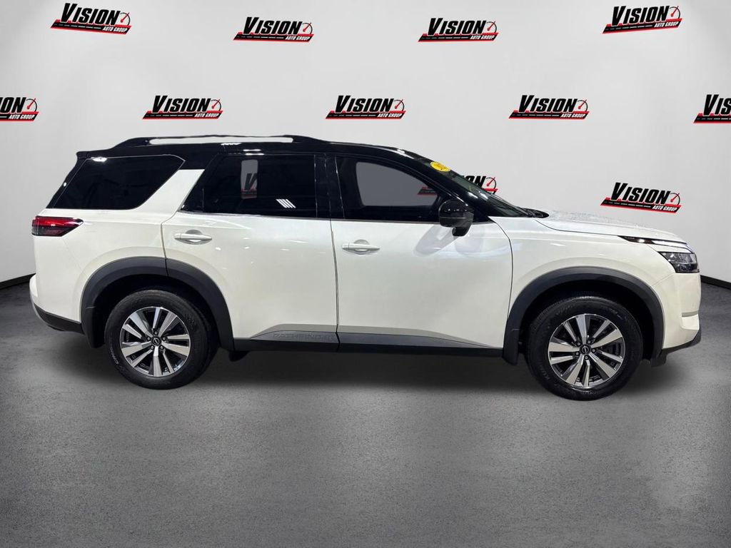 Used 2023 Nissan Pathfinder SL w/ Black Appearance Package image 4