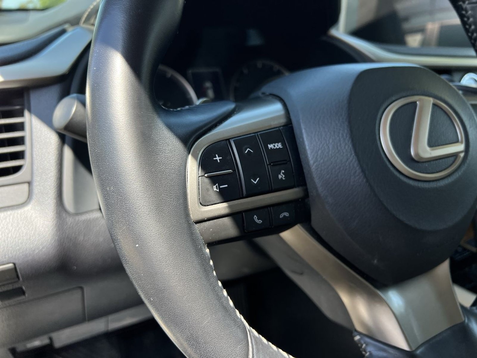 Used 2021 Lexus RX 350L Premium w/ Premium Package AWD/4WD image 30