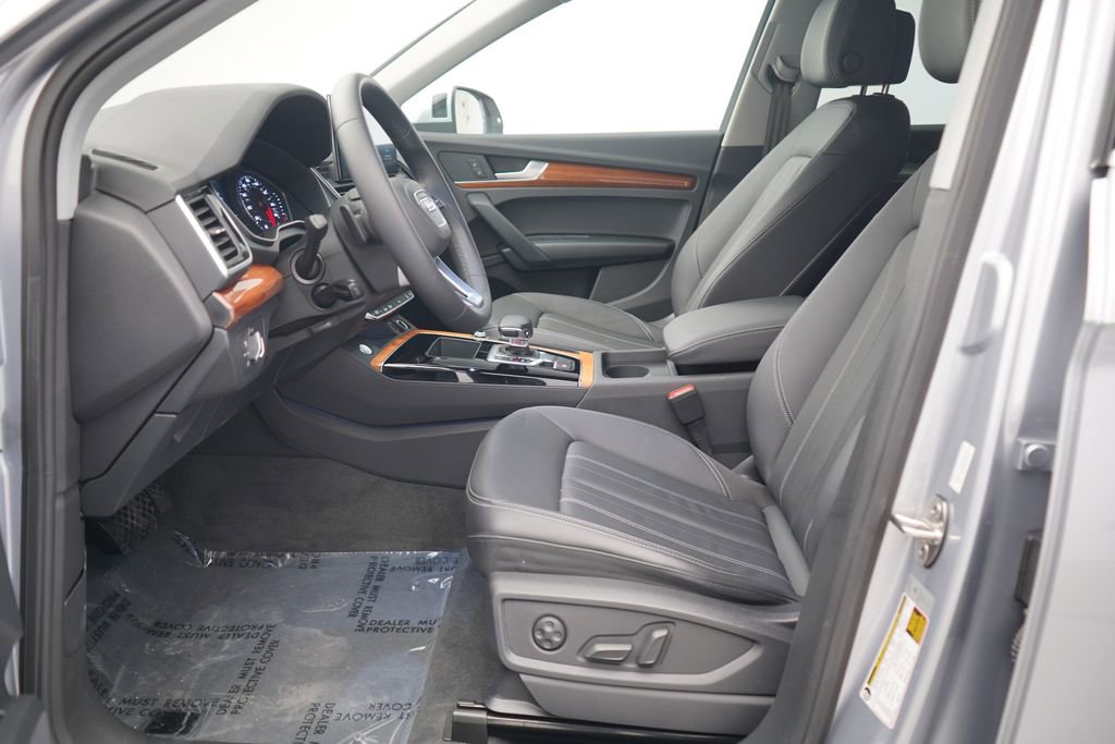 Used 2023 Audi Q5 2.0T Premium w/ Convenience Package image 6