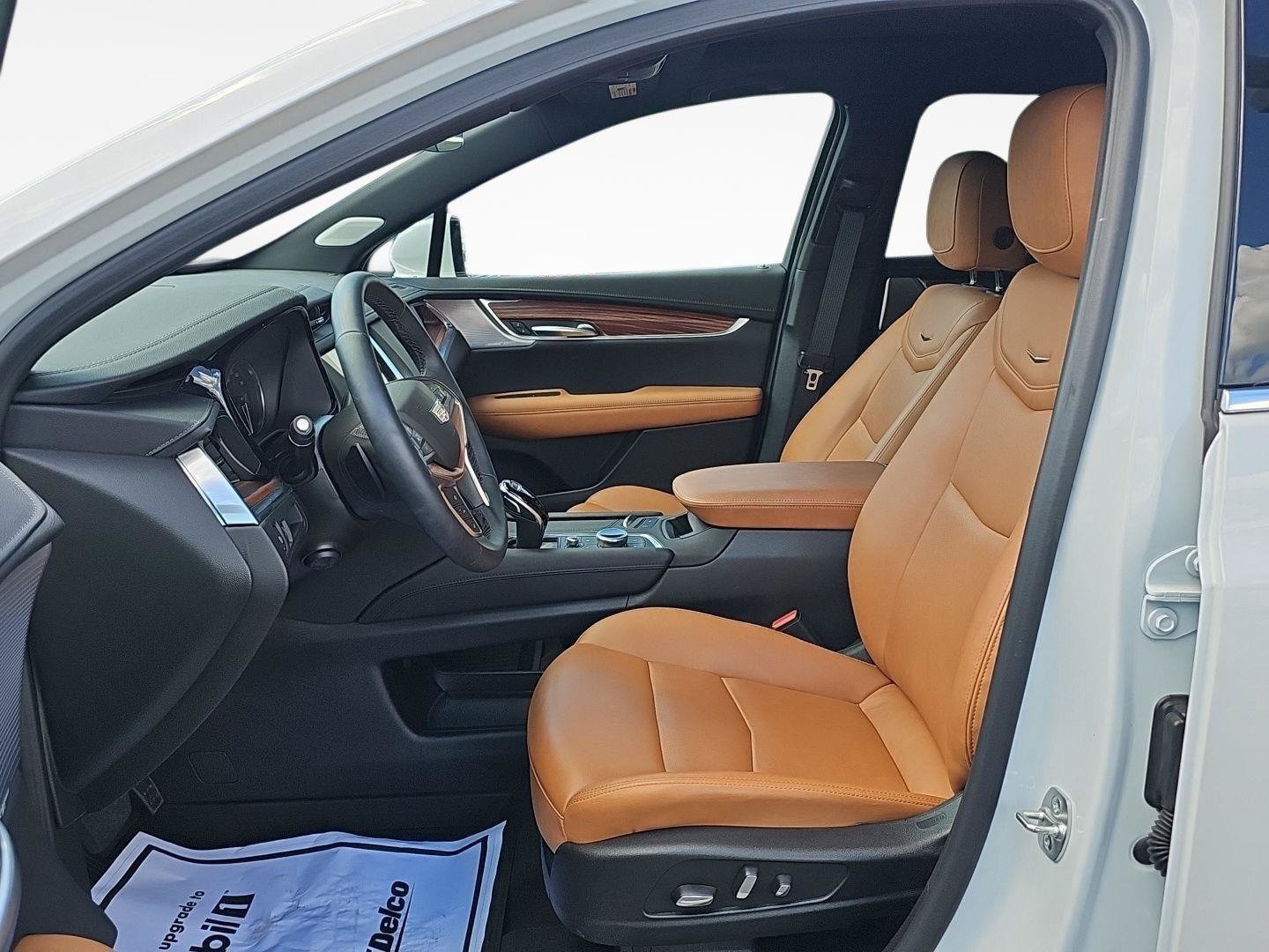 Used 2025 Cadillac XT5 Premium Luxury w/ LPO, Floor Liner Package AWD/4WD image 10