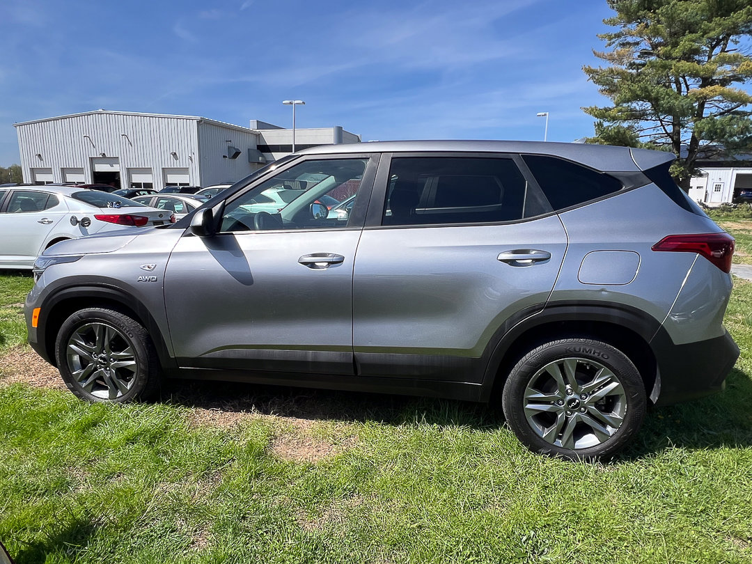 Used 2022 Kia Seltos LX AWD/4WD image 2