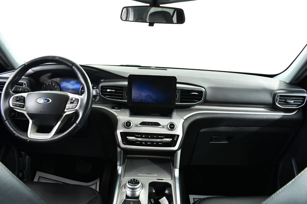 Used 2023 Ford Explorer XLT w/ Equipment Group 202A image 7