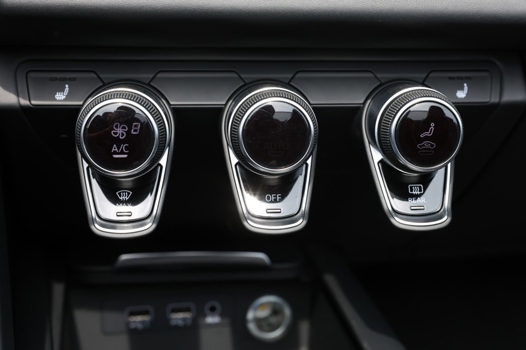 Used 2018 Audi R8 V10 plus w/ Full Leather Package image 35