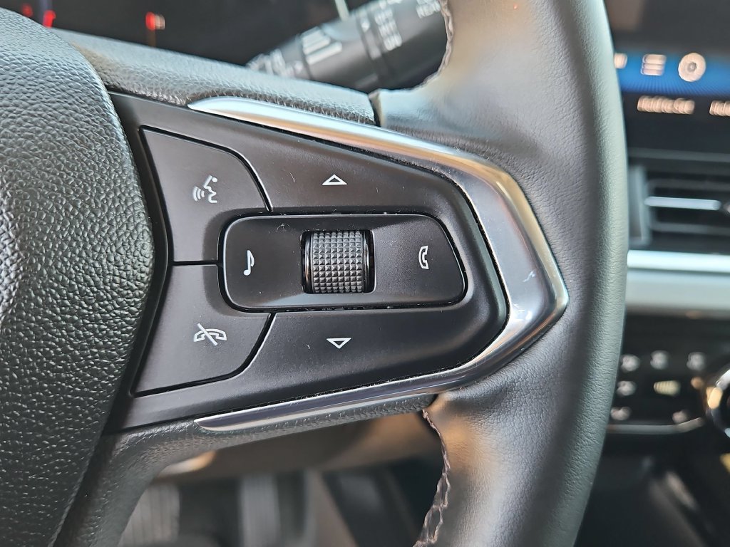 Used 2025 Chevrolet Trax LT w/ LT Convenience Package FWD image 22