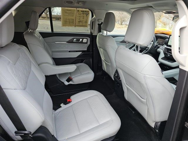 Used 2025 Ford Explorer Platinum w/ LUX Leather Package AWD/4WD image 16