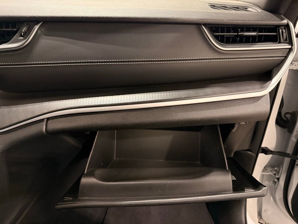 Used 2024 Jeep Grand Cherokee L Laredo image 29