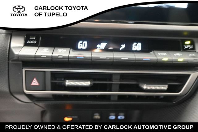 Used 2025 Toyota Camry SE FWD image 13
