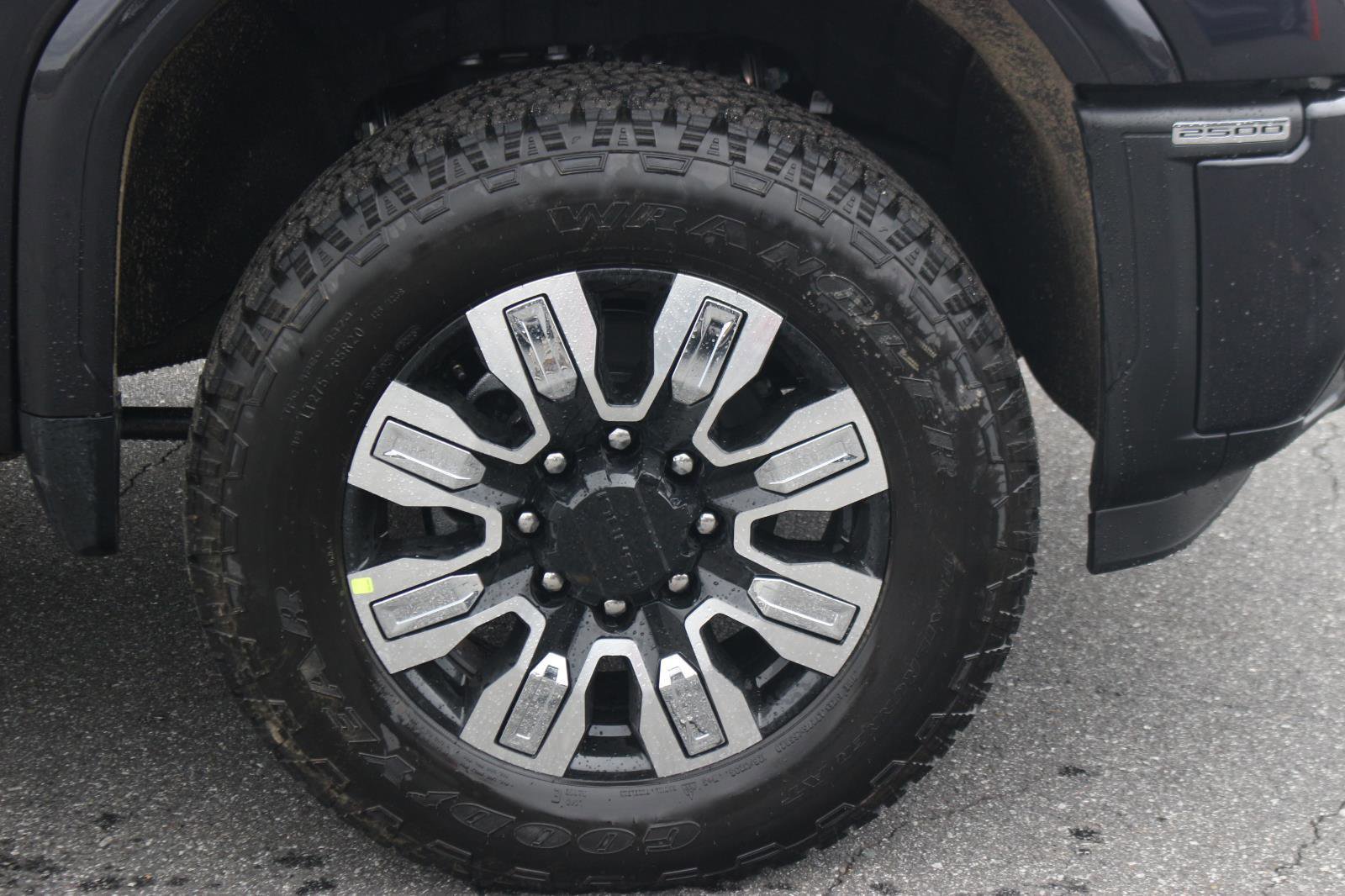 New 2026 GMC Sierra 2500 Denali w/ Denali Reserve Package image 9