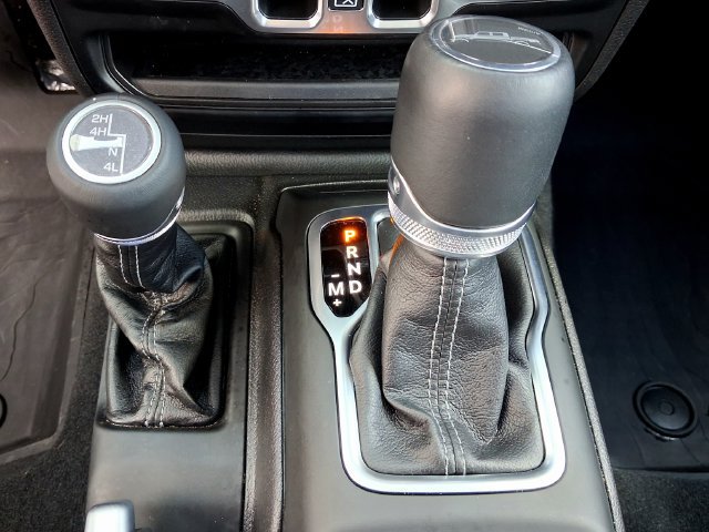 Used 2025 Jeep Gladiator Sport AWD/4WD image 19
