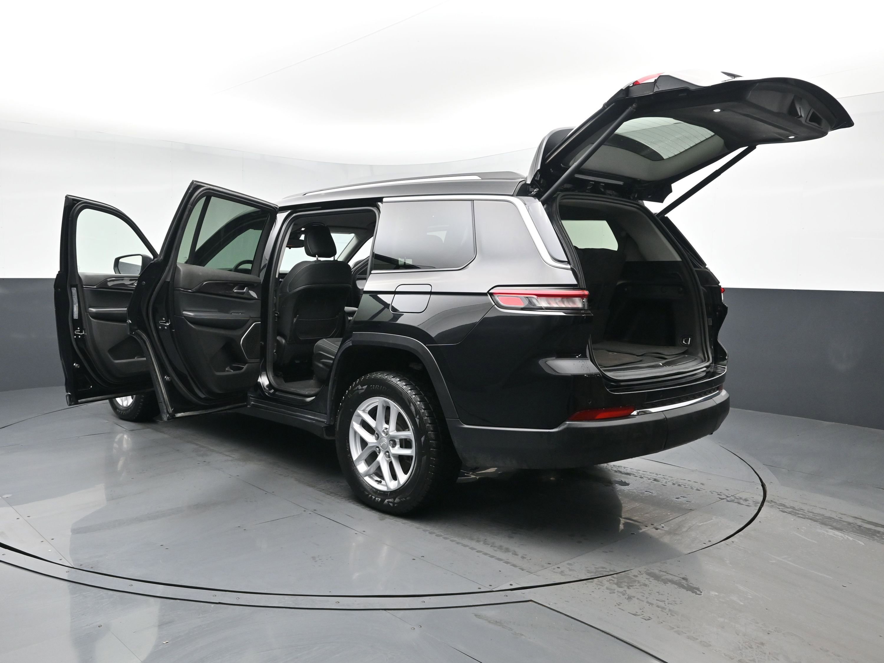 Used 2022 Jeep Grand Cherokee L Laredo w/ Luxury Tech Group I image 33