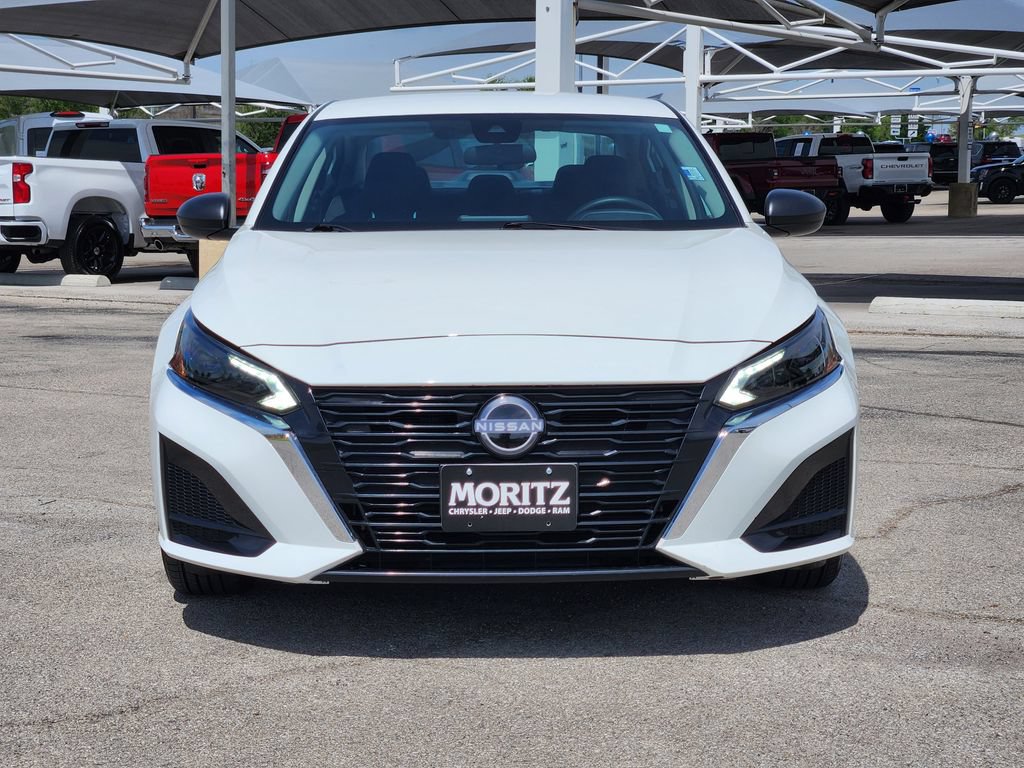 Used 2025 Nissan Altima 2.5 SV FWD image 2