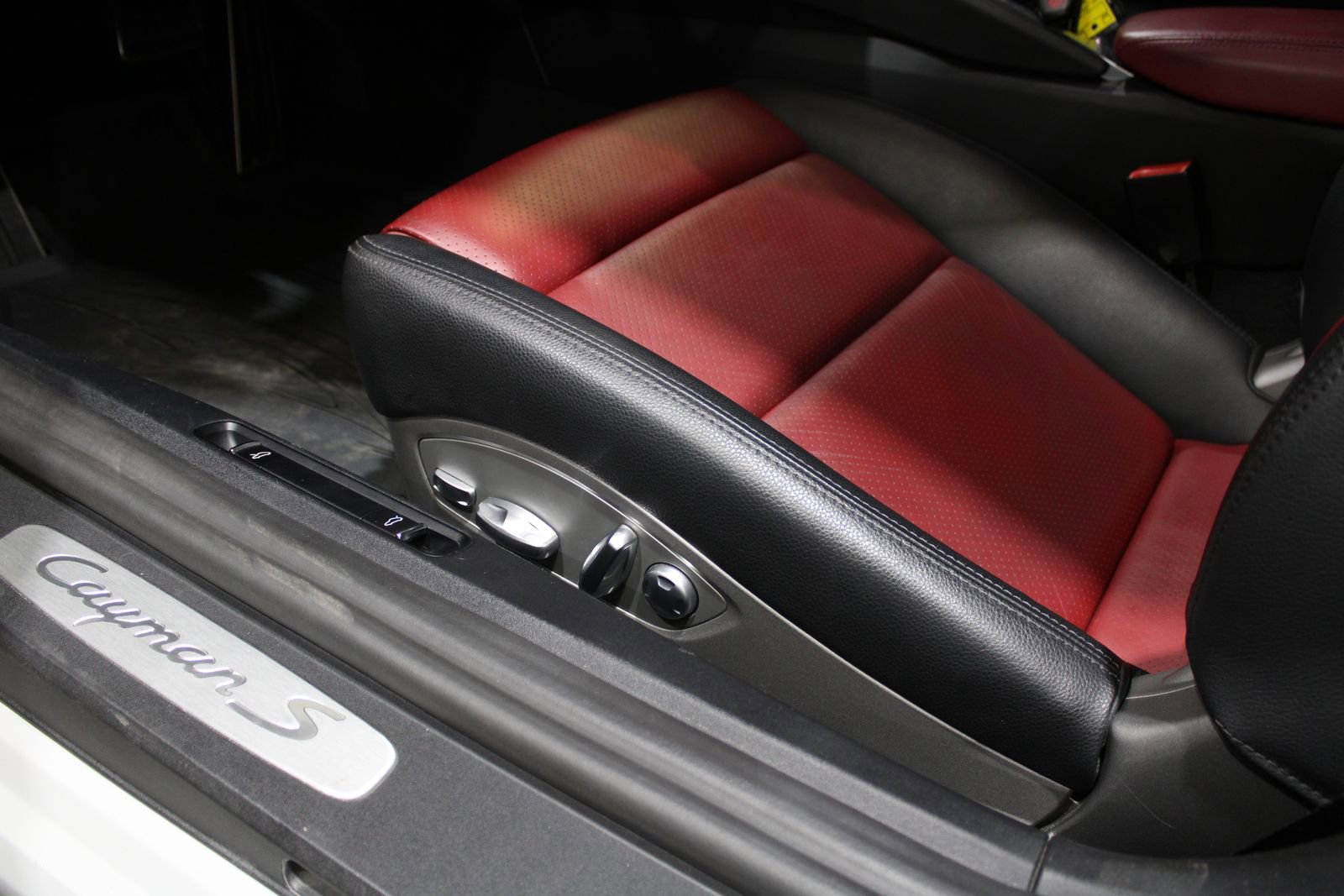 Used 2019 Porsche 718 Cayman S RWD image 25