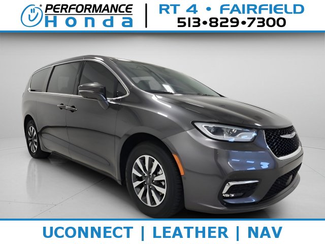 Used 2022 Chrysler Pacifica Touring-L w/ Uconnect Theater Family Group
