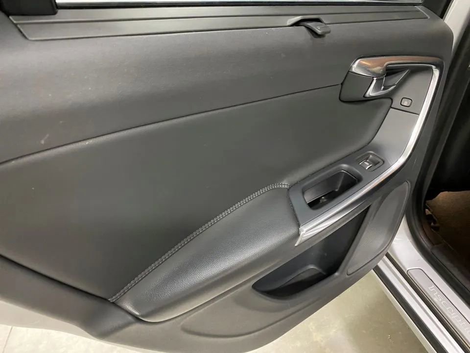 Used 2018 Volvo S60 T5 Inscription image 35