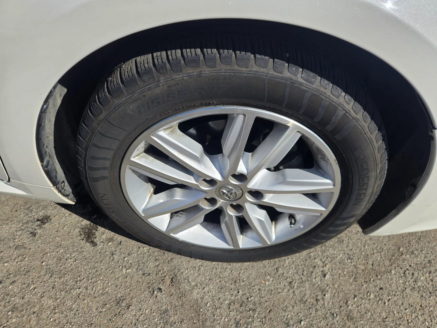 Used 2015 Toyota Avalon XLE Premium w/ Preferred Accessory Package FWD image 29