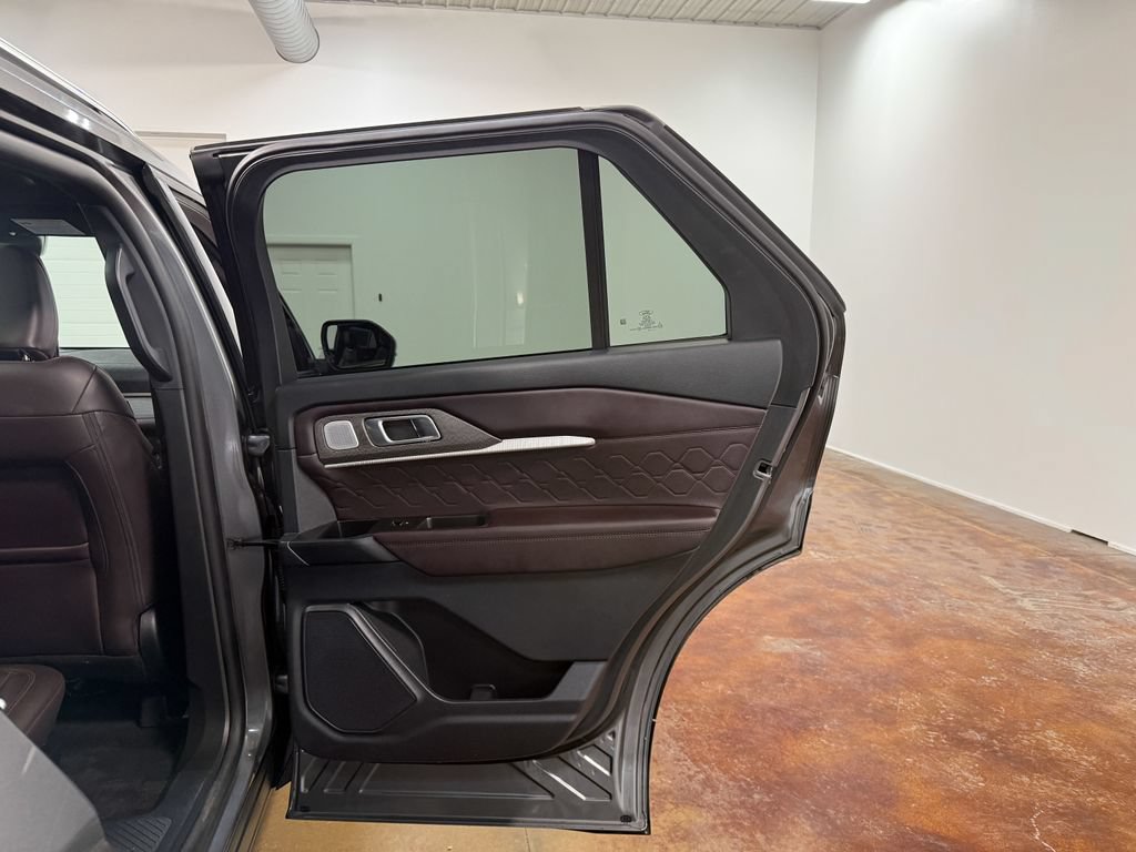 Used 2025 Ford Explorer Platinum w/ LUX Leather Package AWD/4WD image 65