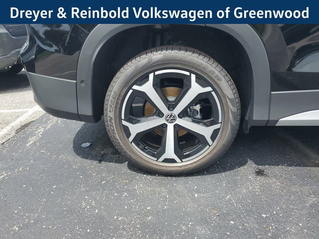 New 2025 Volkswagen Tiguan SE image 3