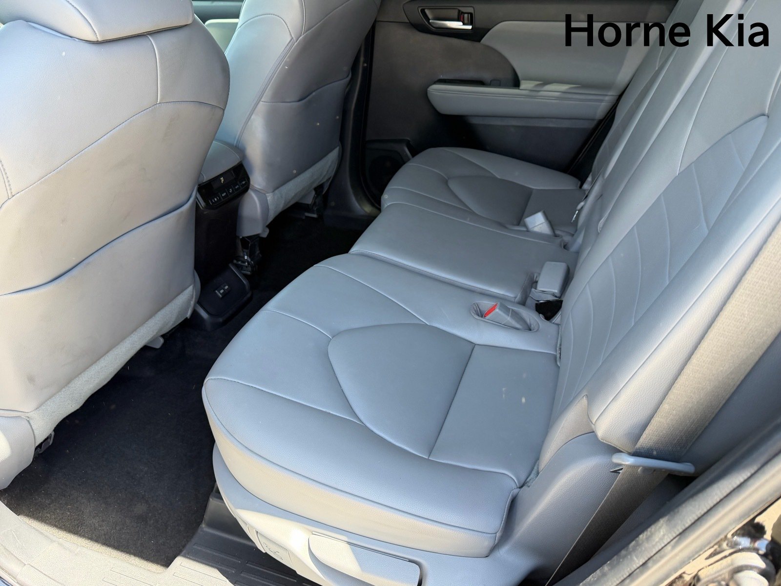 Used 2023 Toyota Highlander XLE FWD image 15