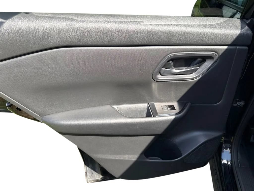 Used 2024 Nissan Rogue S FWD image 27