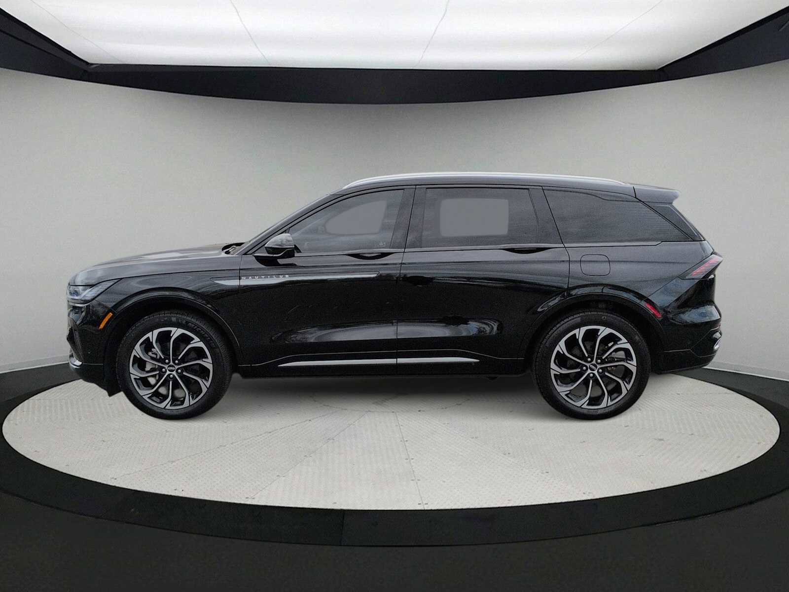 Used 2024 Lincoln Nautilus Reserve image 5