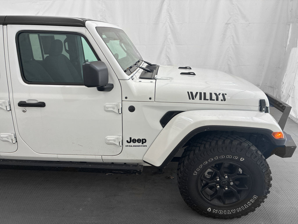 Used 2025 Jeep Gladiator Sport AWD/4WD image 9